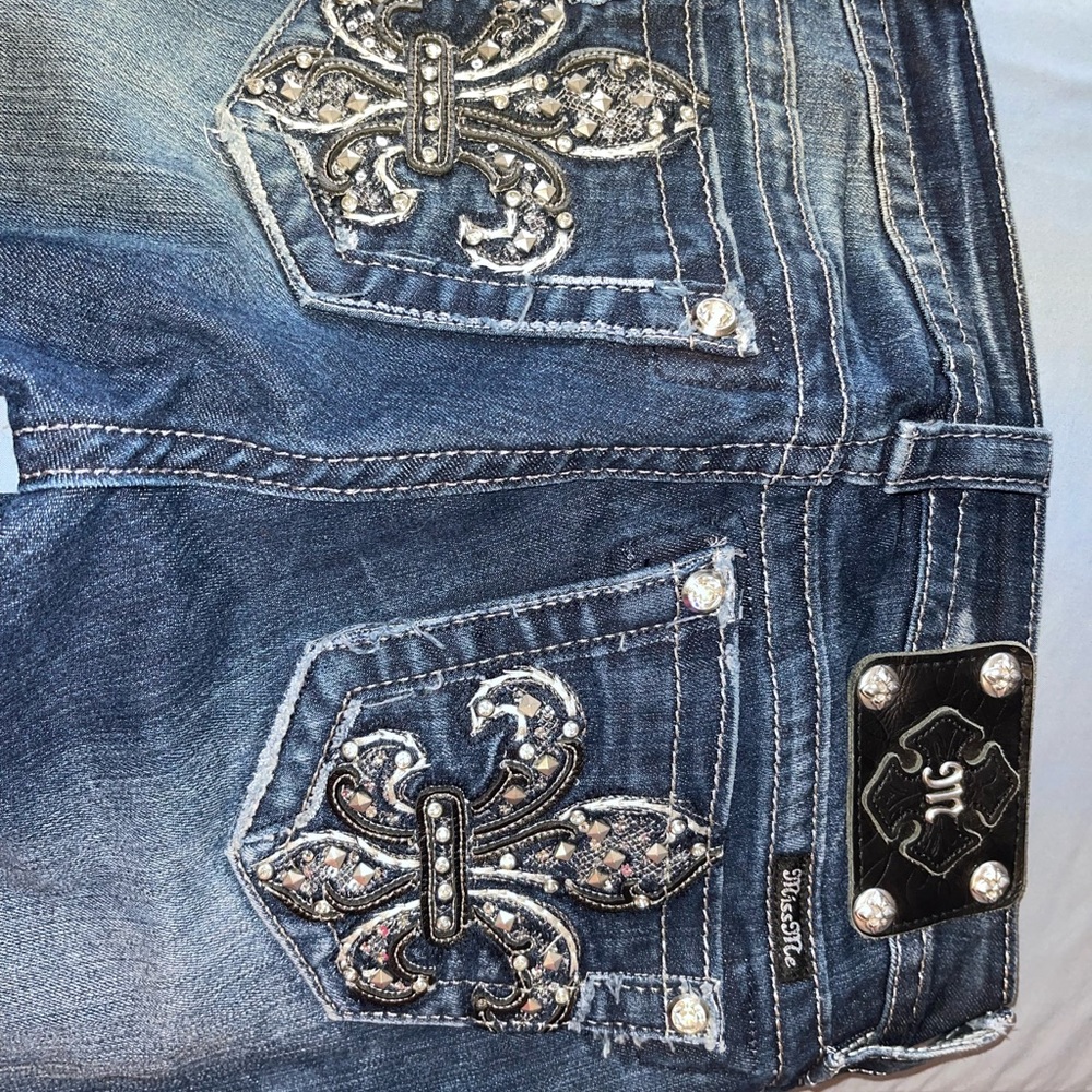 MISS ME BUCKLE JEANS!! Mint condition! Size 28
